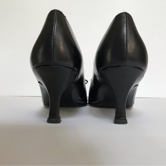 Stuart Weitzman genuine black leather kitten heels 8N excellent condition - Picture 2 of 7